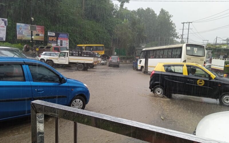 नागाल्याण्ड राज्यको राजधानी मानिने कोहिमा शहर पानीले भरियाे ।