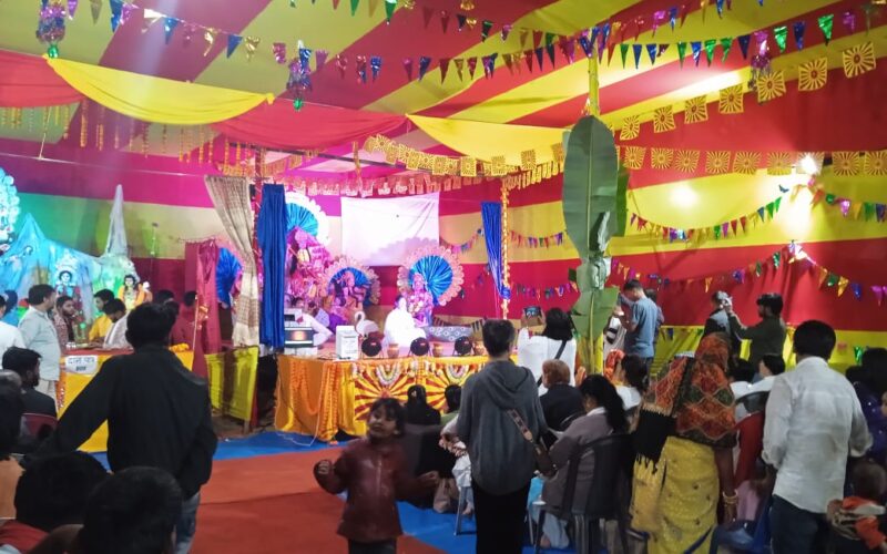 कोहिमा हाईस्कुल दुर्गा पूजा समिति द्वारा आयोजित दुर्गा पूजा समारोह हिजो साँझबाट शुरु भएको  छ ।