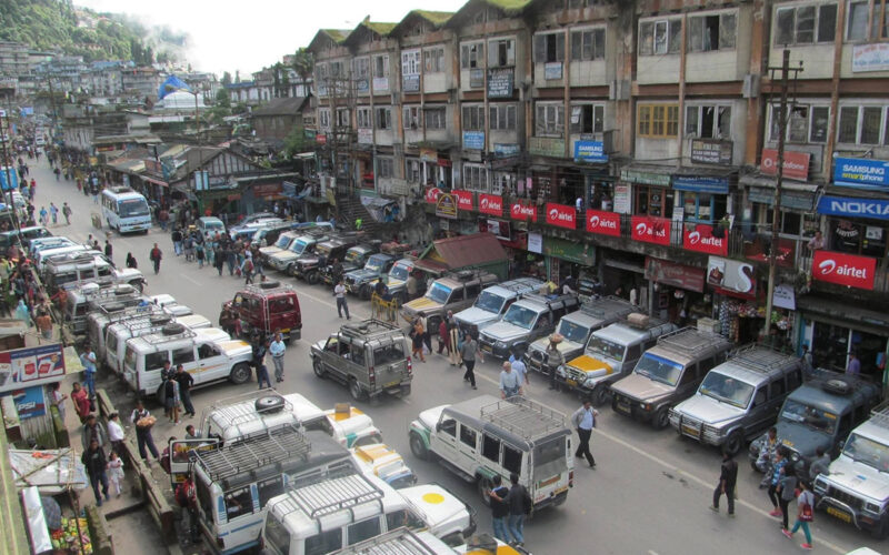 Taxis in Darjeeling Running a Daylight Loot