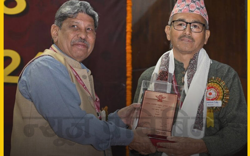 सिक्किमका साहित्यकार अमर बनिया लोहोरोलाई २०२५ को साहित्य अकादेमी अनुवाद पुरस्कार (नेपाली) प्रदान