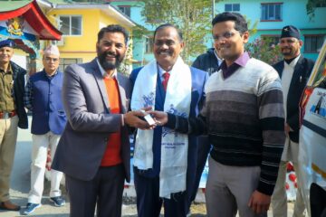 एनएचआईडीसीएलको सीएसआर पहलअन्तर्गत पाक्योङ पीएचसीलाई नयाँ एम्बुलेन्स